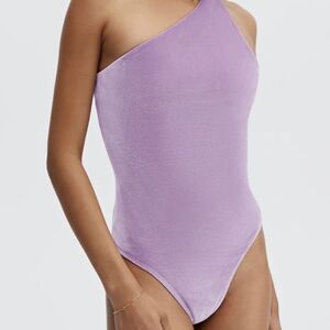 Fabletics Gigi Velour One Shoulder Bodysuit Bright‎ Lilac Size Large 10 NWT